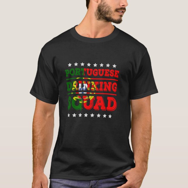 Portugisiska Drinking Squad Portugal Flagga Funny  T Shirt (Framsida)
