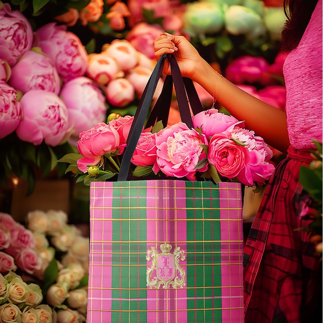 Posh Monogrammed Rosa och Grönt Play Tote Bag Tygkasse (Chic Luxe Plaid Green and Pink Crest Monogrammed Tote)