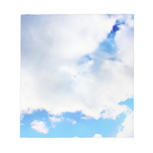 Pösiga vitmoln och blå himmel anteckningsblock