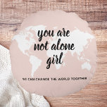 Positivt att du inte är Ensam Girl Motivation Cita Rund Kudde<br><div class="desc">Positivt att du inte är Ensam Girl Motivation Citate</div>