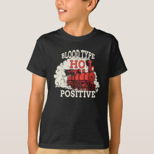 Positivt utfall av blodtyp HO för en modell T Shirt