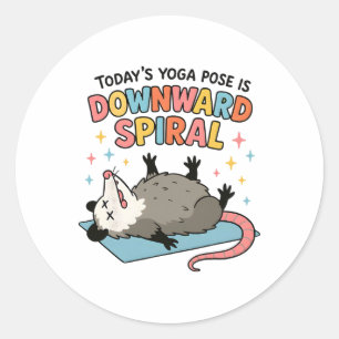 Possum Överväldigad Dagens yogaställning är Downwa Runt Klistermärke
