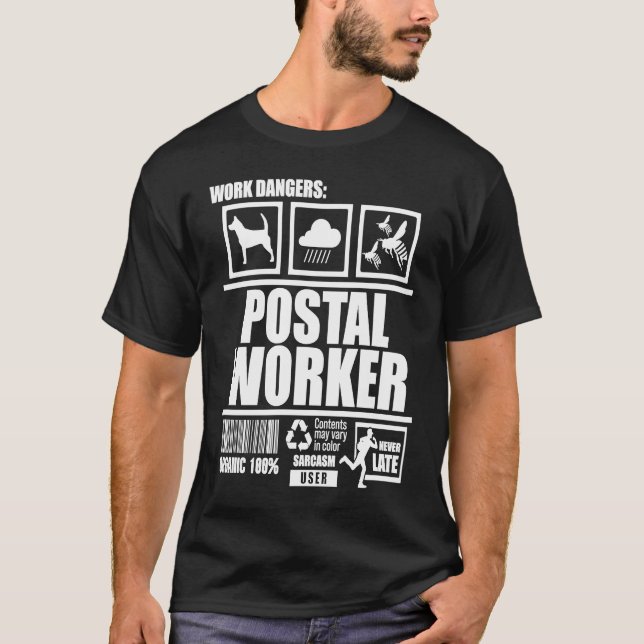 Postal Worker Handling Postman Mailman T Shirt (Framsida)