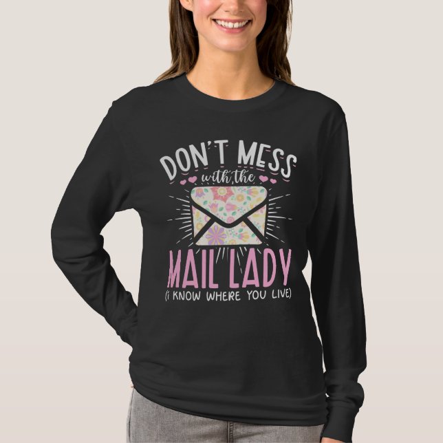 Postal Worker Makfe Funny Mailman Woman T Shirt (Framsida)
