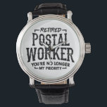 Postal Worker Pension Mailman Funny Armbandsur<br><div class="desc">Lustigt presentkort för pension som levererar e-postförsändelser: "Förtröttad postarbetare. Du är inte längre min prioritet." Gör en underbar delgåva till en medarbetare som går i pension från sitt postkontor eller sitt leveransjobb.</div>