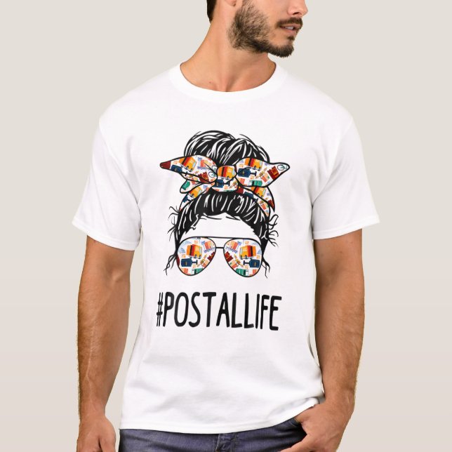 Postallife Messy Bun Mail Carrier Postal Worker Mo T Shirt (Framsida)