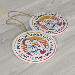 Postarbetare - livets gag - postmedarbetare julgransprydnad keramik<br><div class="desc">Utformning av postarbetare i Cute roligt som säger "Postarbetares liv - Live Kärlek Leverans"-Perfekt för ett transportföretag i brev</div>