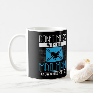 Postarbetaren är inte med brevbäraren kaffemugg