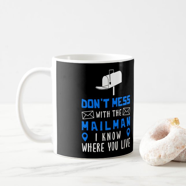 Postarbetaren är inte  med postlådan för brevlådan kaffemugg (Med munk)