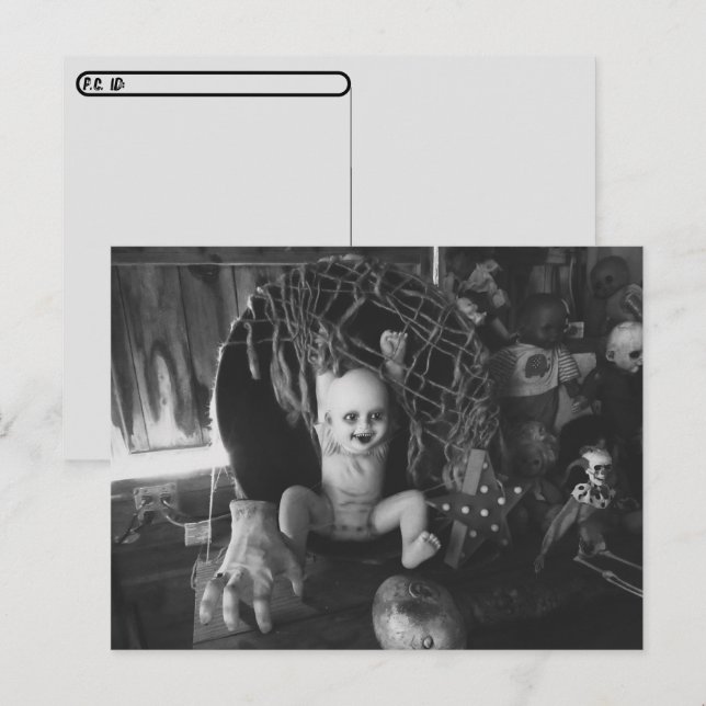 Postcross - Black & White Creepy Halloween Doll Vykort (Fram/baksida)