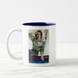 Poster av sjuksköterskor som behöver rekryteras Två-Tonad mugg