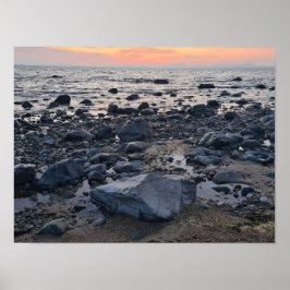 Poster - bergig strand vid solnedgången