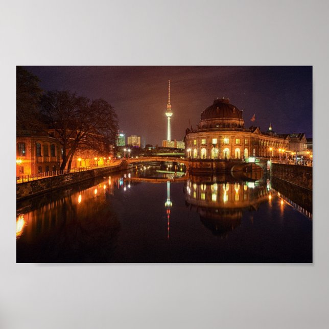 Poster Berlin Tyskland Skyline Nacht Fernsehturm (Framsidan)