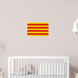 Poster med Flagga Katalonien<br><div class="desc">Firar Kataloniens levande kulturella identitet med denna patriotiska poster som har Kataloniens djärva och ikoniska Flagga! Denna öga-fångstmur poster den legendariska senyera - fyra slående röda rand över en gyllene gult - som symboliserar århundraden av historia, regionalt pride och det katalanska folkets bestående anda. Den här högkvalitativa poster, utskriven med...</div>