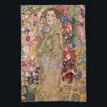 Posthumous Porträtt i Ria Munk av Gustav Klimt Kökshandduk<br><div class="desc">Posthumous Porträtt of Ria Munk (1918) av Gustav Klimt är en vintage av Viktorian Era Symbolism bra art porträtt. Den unga kvinnan i porträtt är Maria Munk som begick självmord den 28 december 1911, efter att författaren Hanns Heinz Ewers avbröt sin förlovning. När Klimt själv arbetade på porträtt dog och...</div>