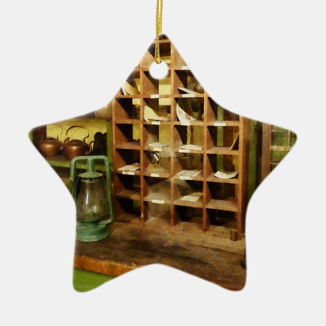 Postkontor i Allmänt Varuhus Julgransprydnad Keramik (Framsidan)