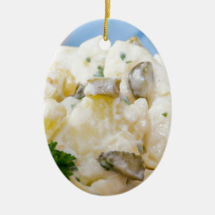 Potatissallad med korv och senap julgransprydnad keramik