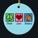 Pottery Kärlek i Cute Peace Julgransprydnad Keramik<br><div class="desc">En söt potterigåva till en artist som arbetar med en ugn och tillverkar keramik. Söt Peace Kärlek Pottery-gåva.</div>