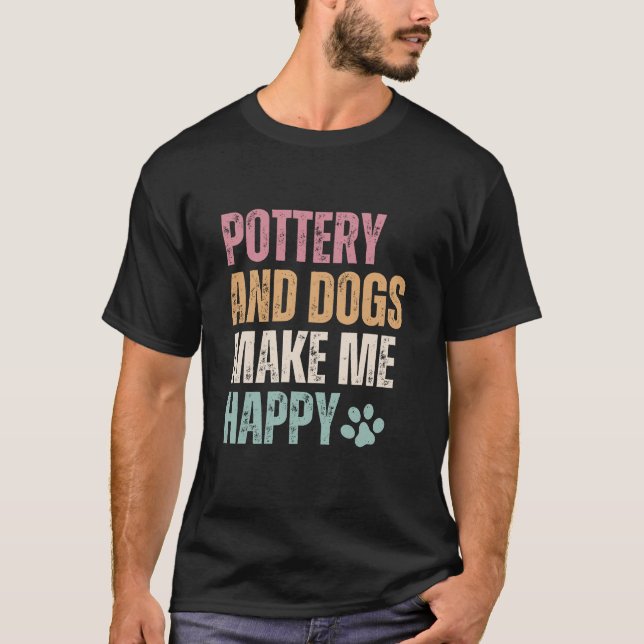 Pottery och Hundar gör mig Lycklig rolig T Shirt (Framsida)