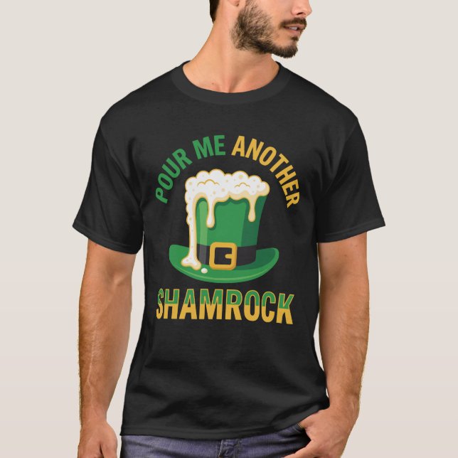 Pour Me Another Shamrock Funny Leprechaun Hat Beer T Shirt (Framsida)