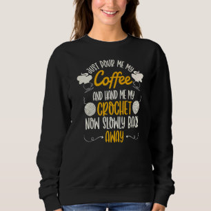 Pour my Coffe Hand me my Crochet nu och T Shirt