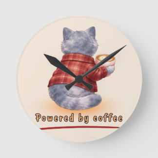"Powered by Coffee" Cat Holding A Cup of Coffee Rund Klocka