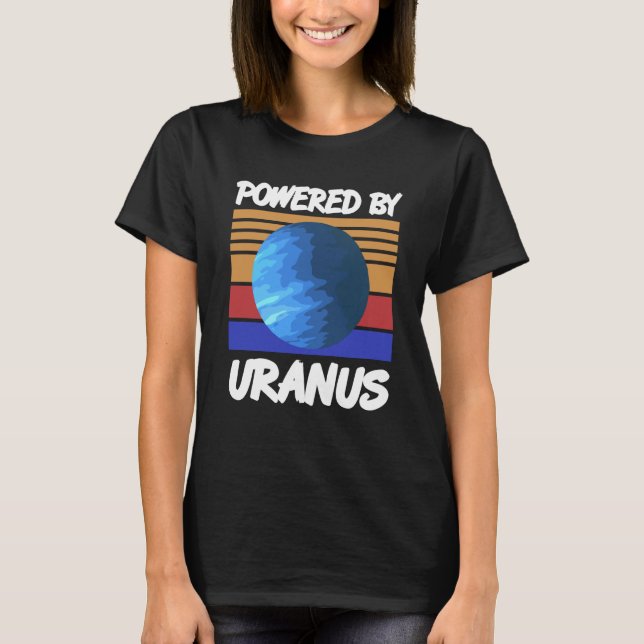 Powered By URANUS Retro Solar System Planet Design T Shirt (Framsida)