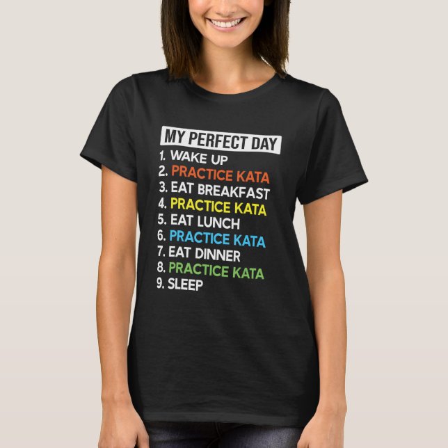 Practice Karate Kata Funny Karateka som säger min  T Shirt (Framsida)