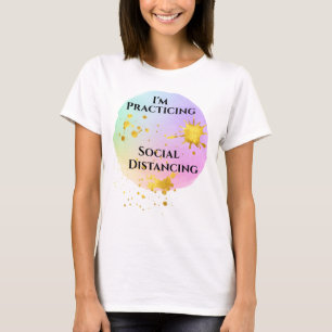 Practicering Social Avstånd - Vattenfärger och Gul T Shirt