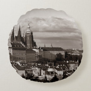 Prag Castle med Saint Vitus-katedral på tjeckiska Rund Kudde
