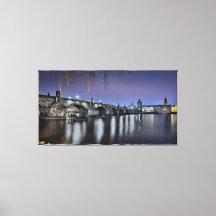 Prag Charles Bridge i natt