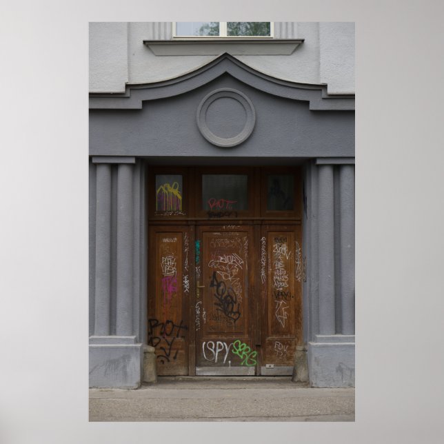 Prag: Graffiti på en klassisk dörr Poster (Framsidan)
