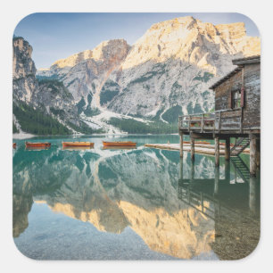 Pragser Wildsee i Dolomiterna i Italien Fyrkantigt Klistermärke