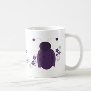 Praktfull lila nyckelpiga kaffemugg