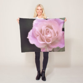 Praktfull rosa ros fleecefilt
