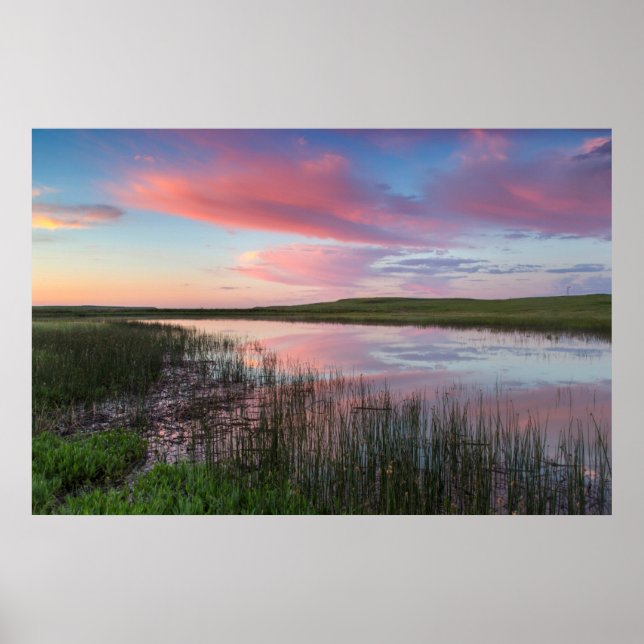 Prärie damm reflekterar strålande soluppgång moln poster (Framsidan)