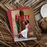 Prata fyrtio till mig | 40:e födelsedag Party Inbjudningar<br><div class="desc">Modern födelsedagsfest inbjudan med fetstilt röd typografi med ditt favoritfoto. Kan anpassas till alla åldrar och färger. Det blir inte bättre än den här färg-kombinationen. Modern och roligt, fantastiska skuggor av rosa och kandrött är ytterst charmerande och söta! Fira nästa centrifugering runt sol med söta och enkla födelsedagsinbjudningar - välj...</div>