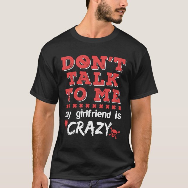 Prata inte med mig. Min flickvän är Crazy Funny BF T Shirt (Framsida)