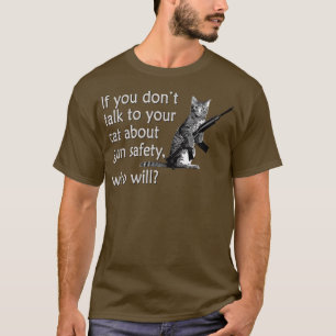 Prata med din katt om Gun Safety Funny T Shirt