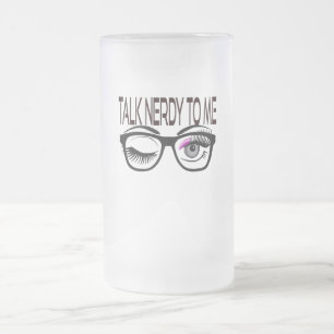 Prata med mig om Geek Glass Winking Öga Rosa Frostat Ölglas