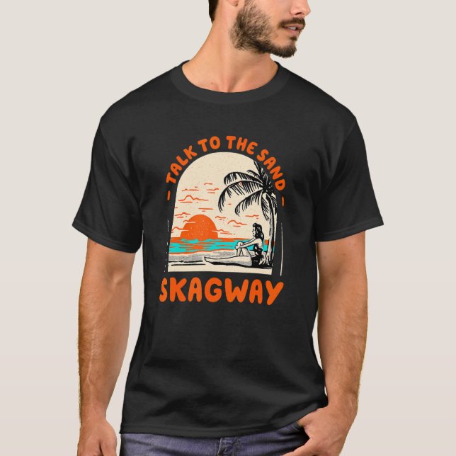 Prata med Sand Skagway Beach Alaska Ocean Summer T Shirt (Framsida)