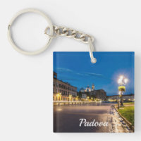 Prato della Valle nattetid i Padova, Italien