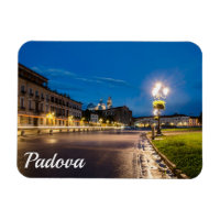 Prato della Valle nattetid i Padova, Italien