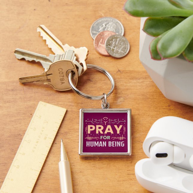 Pray for human fyrkantig silverfärgad nyckelring (Skrivbord)