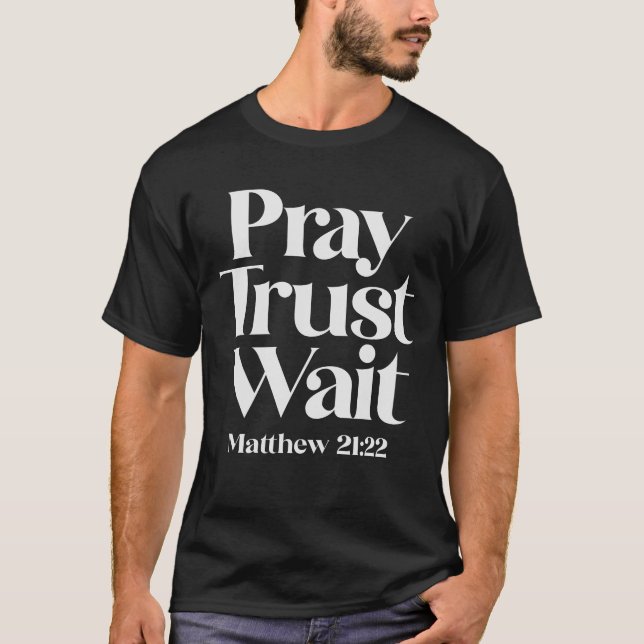 Pray Trust Wait Matthew 21:22 Christian Quote T Shirt (Framsida)