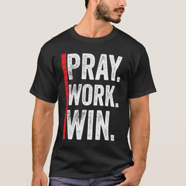 Pray Work Win Motivation Positive Funny Quote T Shirt (Framsida)