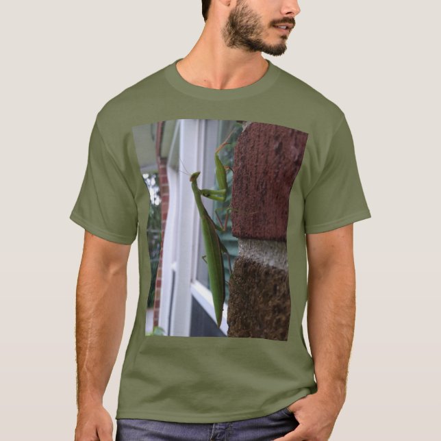Praying Mantis on Brick Wall T Shirt (Framsida)