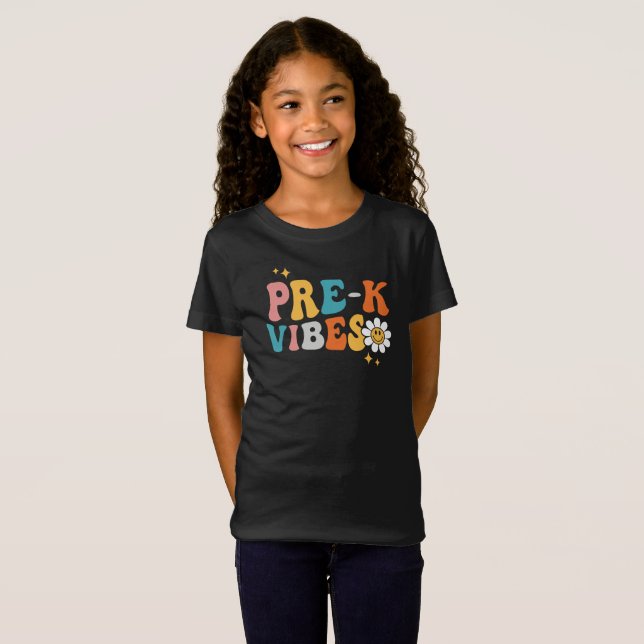 Pre-K Vibes Groovy Design T Shirt (Hel framsida)