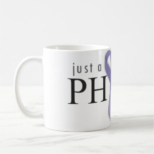 Precis arrangerar gradvis ett konstigt muggen kaffemugg
