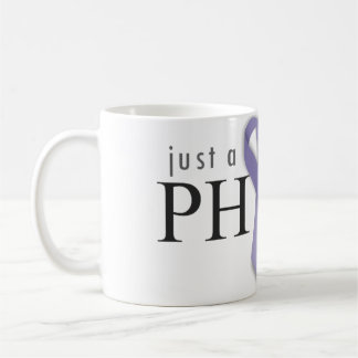Precis arrangerar gradvis ett konstigt muggen kaffemugg